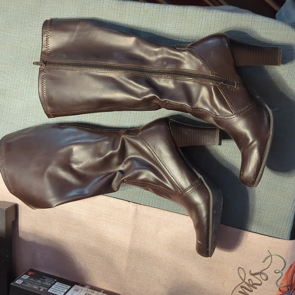 Heeled boots